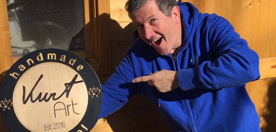 Handgeschnitzter Wappen Kastelruther Spatzen